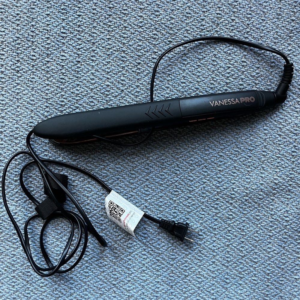 Vanessa Pro flat iron, never used. Retails for $40.